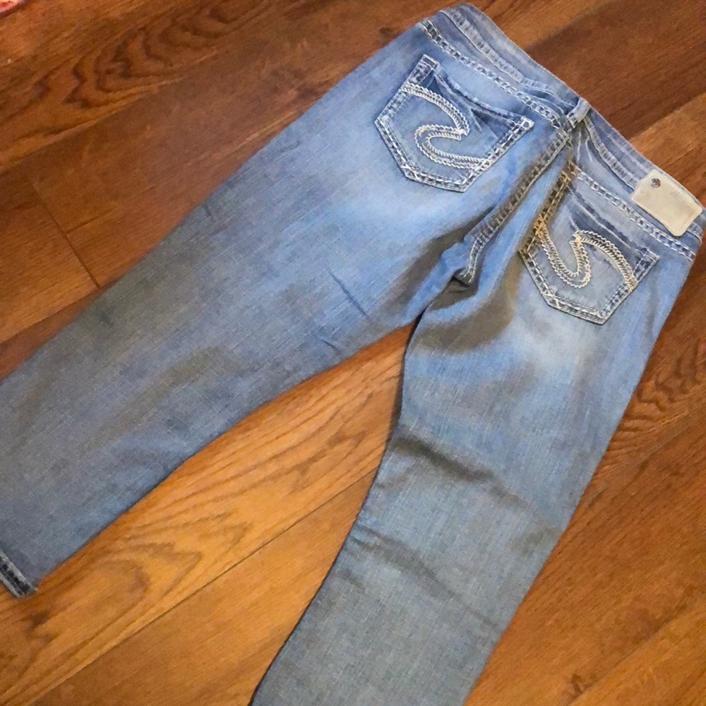 Women’s silver capri jeans w 29